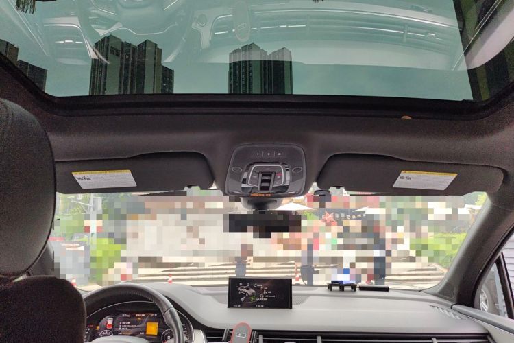 Used Audi Q7  Headliner