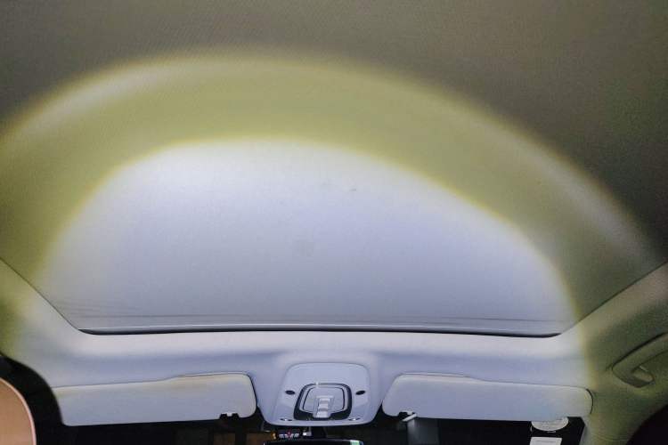Used Audi Q7  Headliner