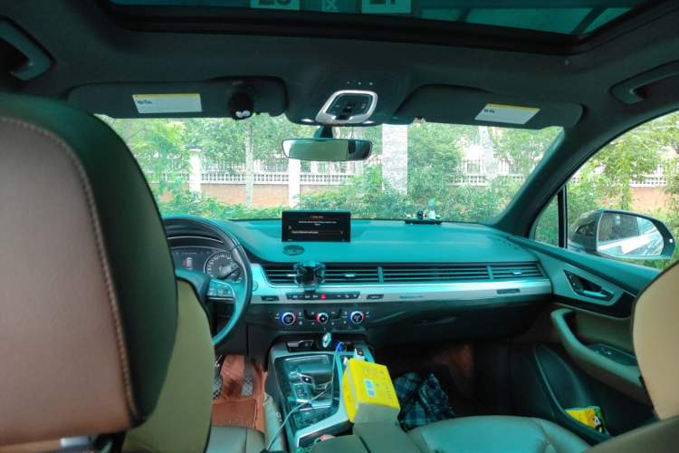 Used Audi Q7  Headliner