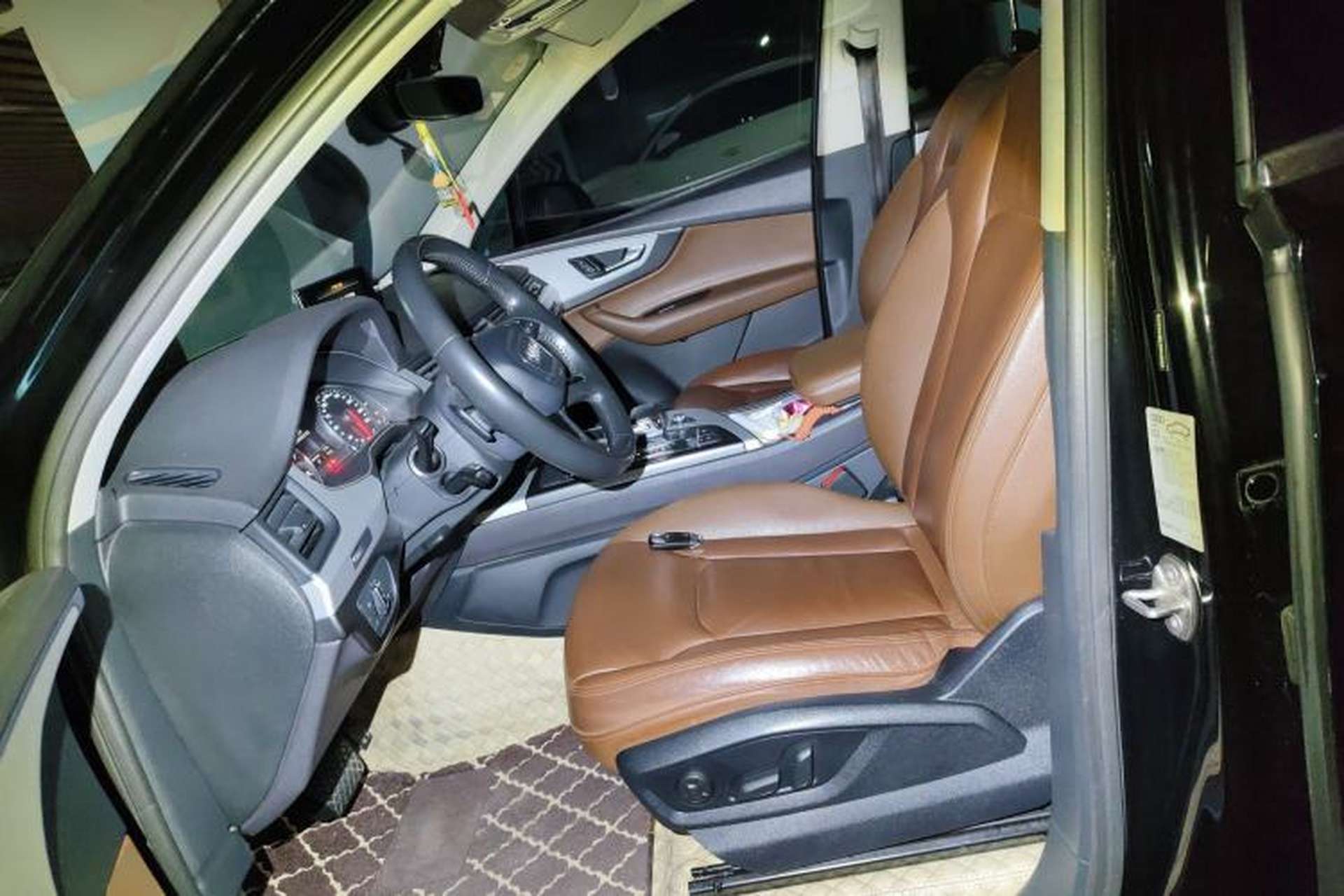 Used Audi Q7  Left Front Seat