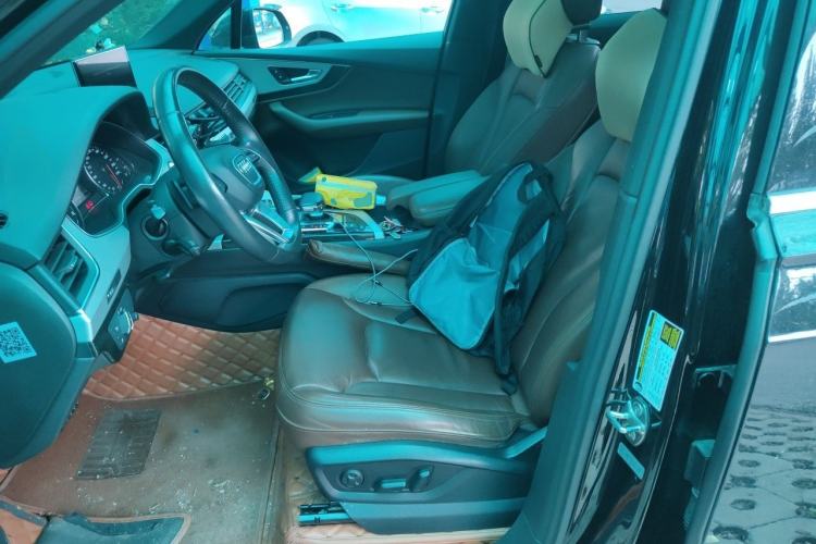 Used Audi Q7  Left Front Seat