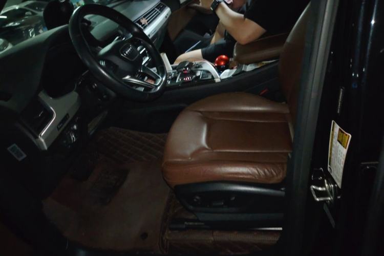 Used Audi Q7  Left Front Seat