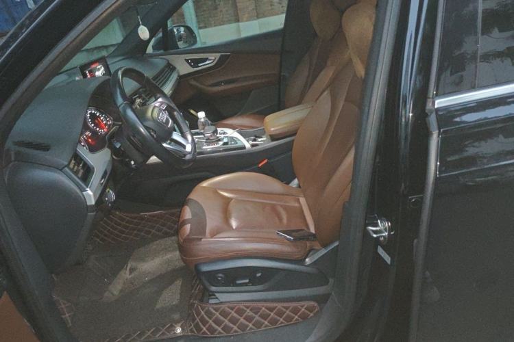 Used Audi Q7  Left Front Seat