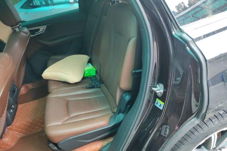 Used Audi Q7  Left Rear Seat