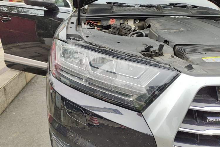 Used Audi Q7  Right Front Headlight
