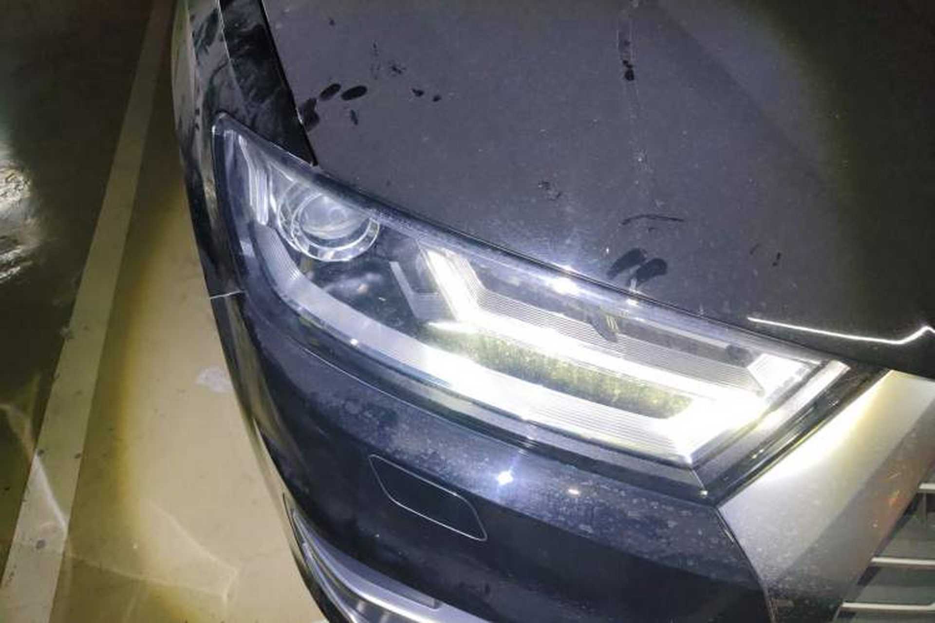 Used Audi Q7  Right Front Headlight
