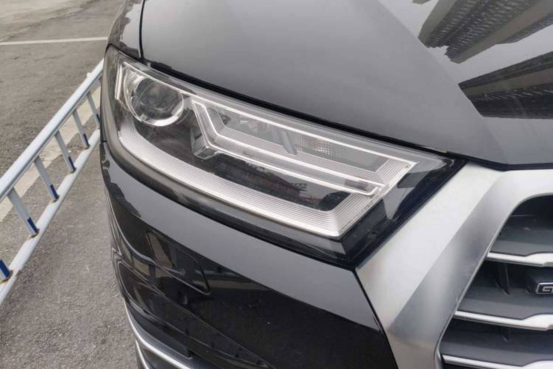 Used Audi Q7  Right Front Headlight
