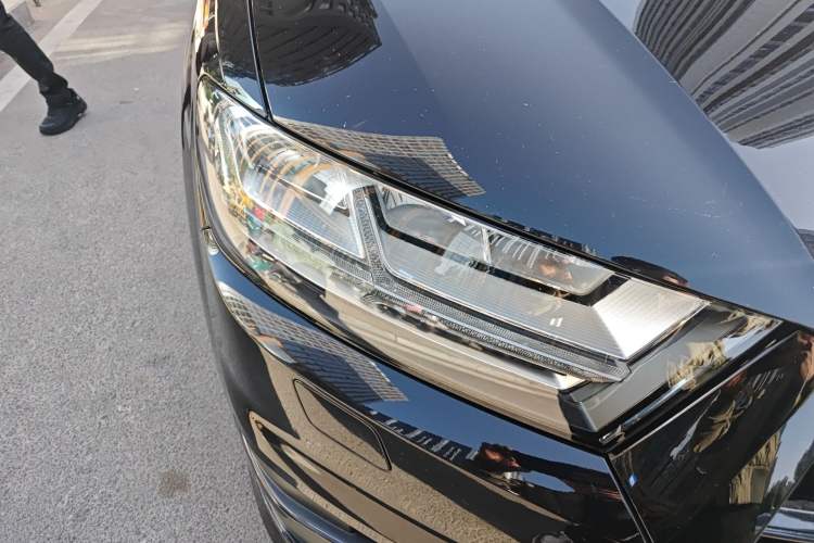 Used Audi Q7  Right Front Headlight