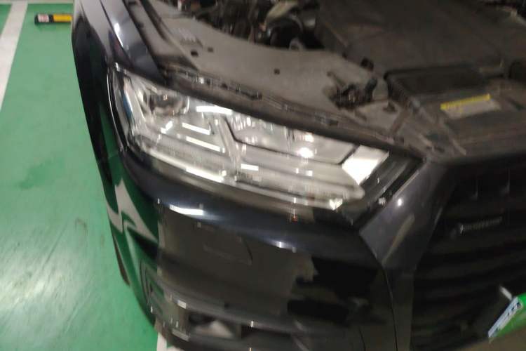 Used Audi Q7  Right Front Headlight