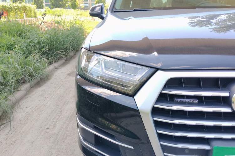 Used Audi Q7  Right Front Headlight