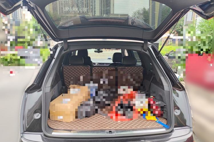 Used Audi Q7  Trunk