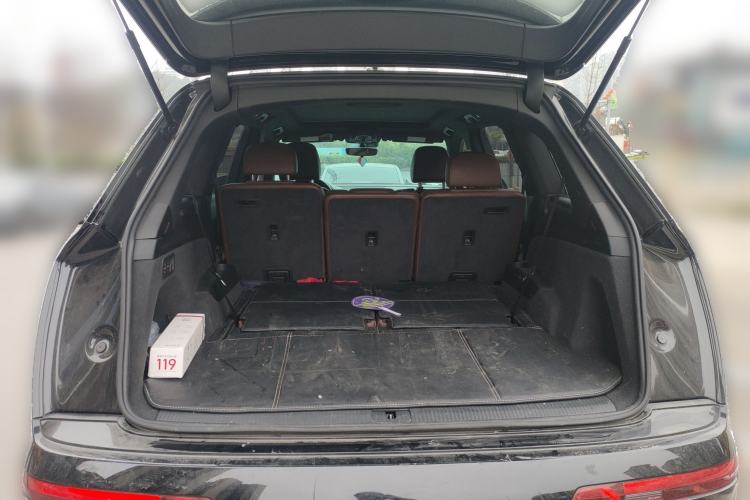 Used Audi Q7  Trunk