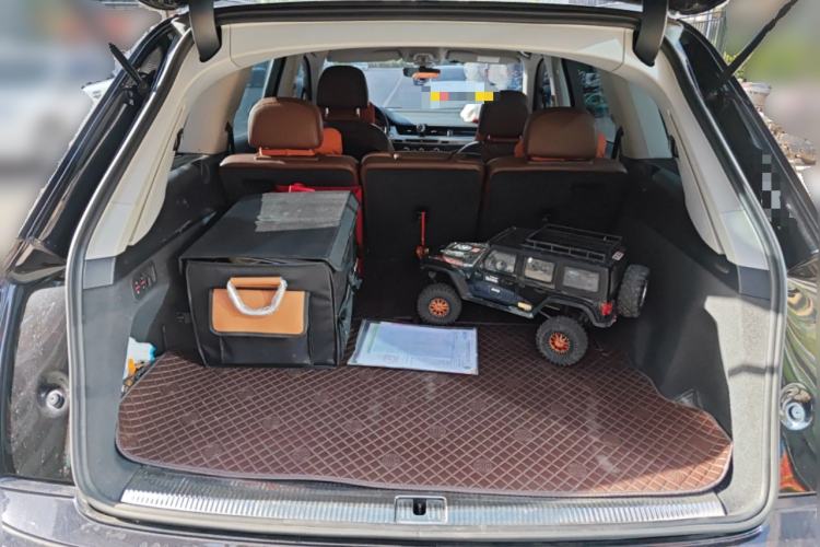 Used Audi Q7  Trunk