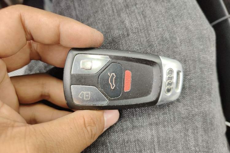 Used Audi Q7  Vehicle Key
