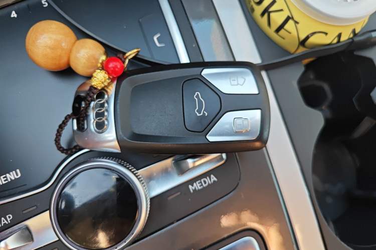 Used Audi Q7  Vehicle Key
