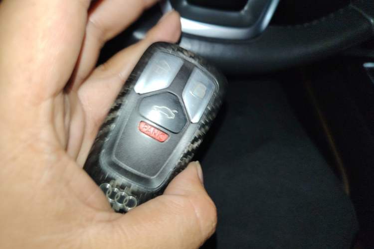 Used Audi Q7  Vehicle Key