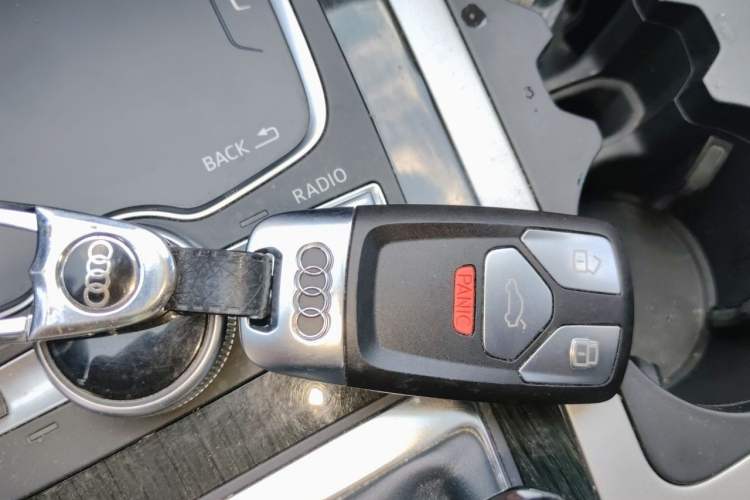 Used Audi Q7  Vehicle Key