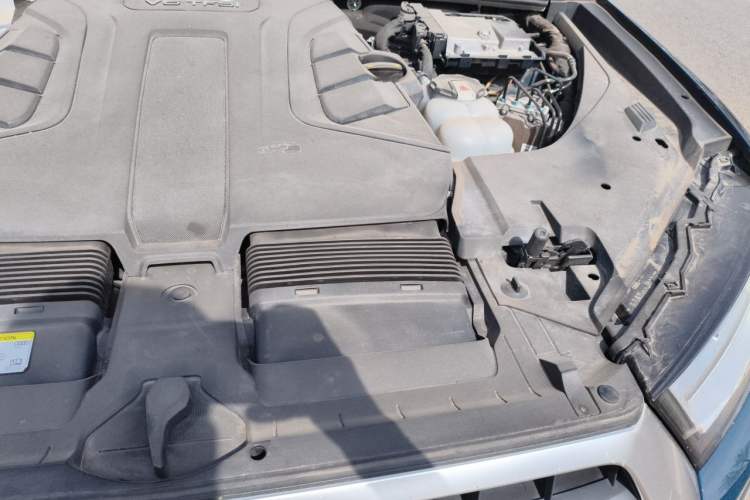 Used Audi Q7  Engine Bay Left