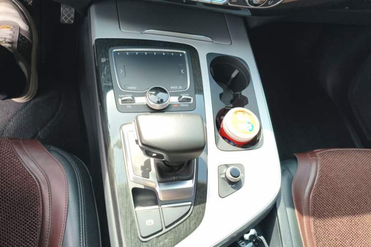 Used Audi Q7  Gear Lever
