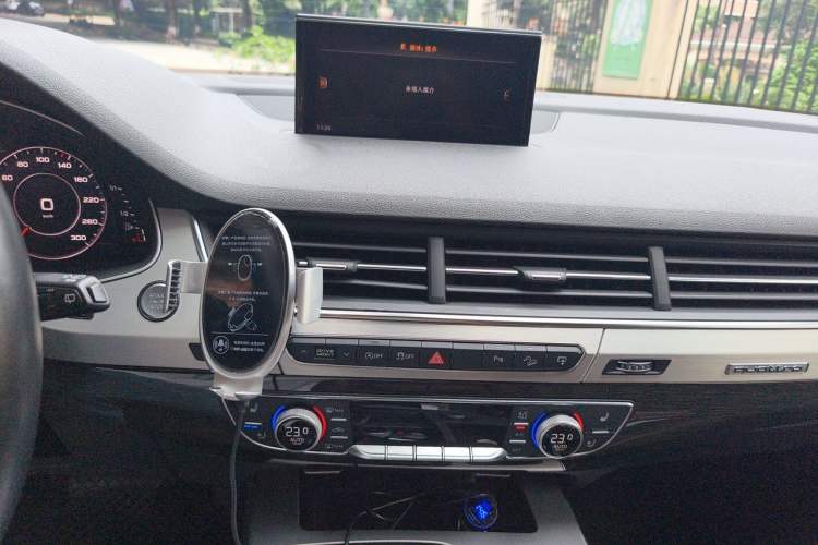 Used Audi Q7  Audio And AC Panel