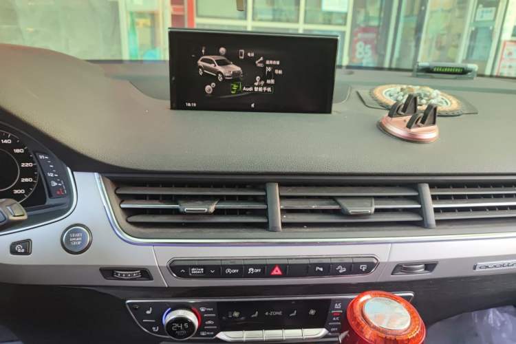 Used Audi Q7  Audio And AC Panel