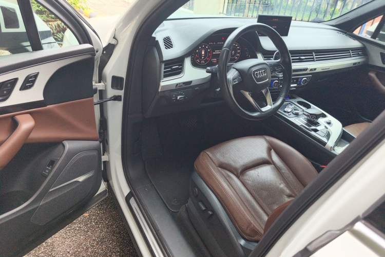 Used Audi Q7  Driver Seat
