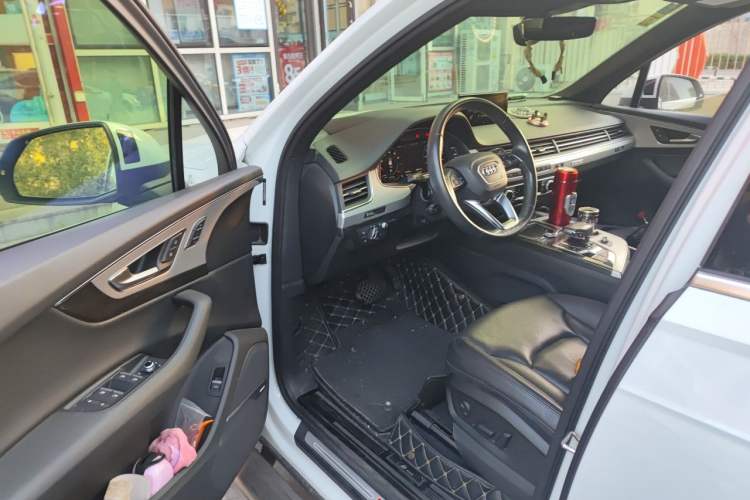 Used Audi Q7  Driver Seat