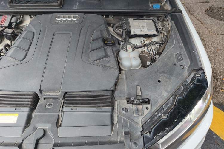 Used Audi Q7  Engine Bay Left