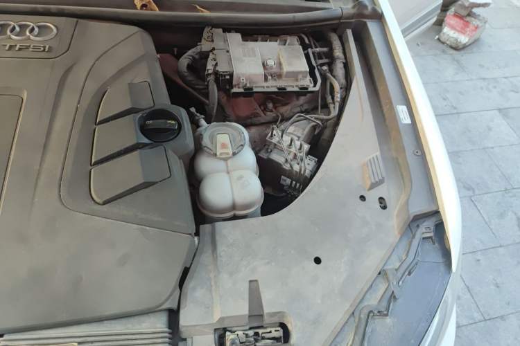 Used Audi Q7  Engine Bay Left