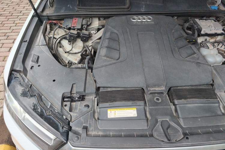 Used Audi Q7  Engine Bay Right