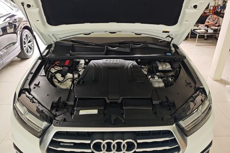 Used Audi Q7 2017 2.0 TFSI 5-seater U.S. specification Engine Bay
