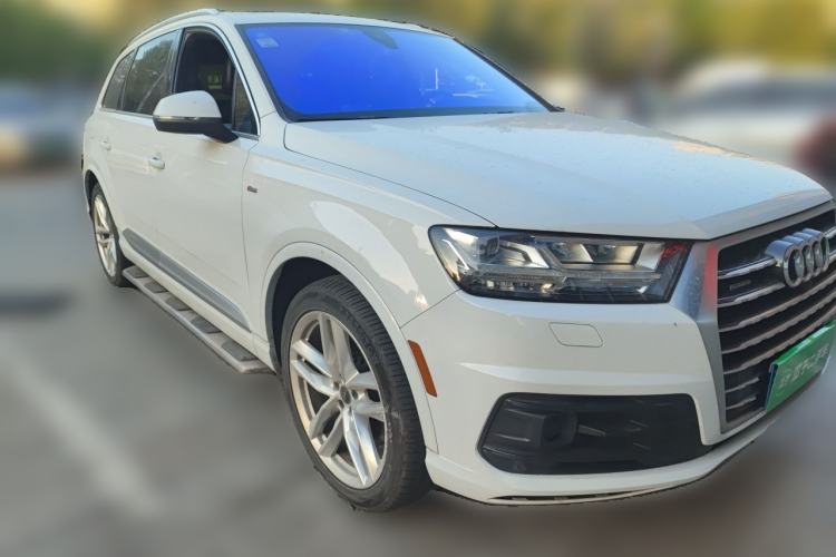Used Audi Q7  Front Right 45 Deg