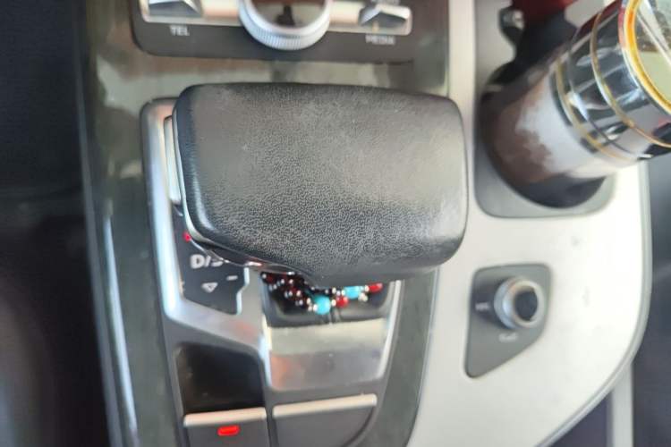 Used Audi Q7  Gear Lever