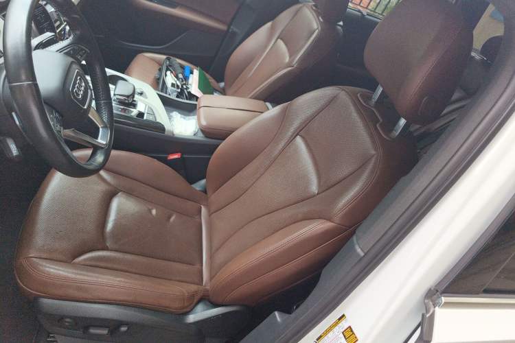Used Audi Q7  Left Front Seat