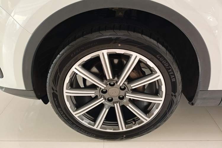 Used Audi Q7 2017 2.0 TFSI 5-seater U.S. specification Left Front Wheel Hub