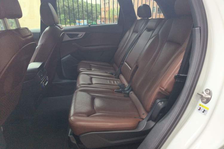 Used Audi Q7  Left Rear Seat