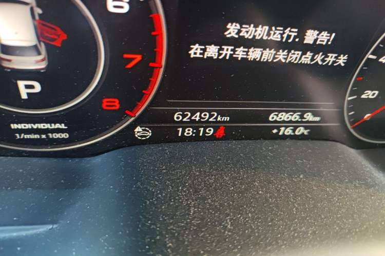 Used Audi Q7  Odometer Close Up