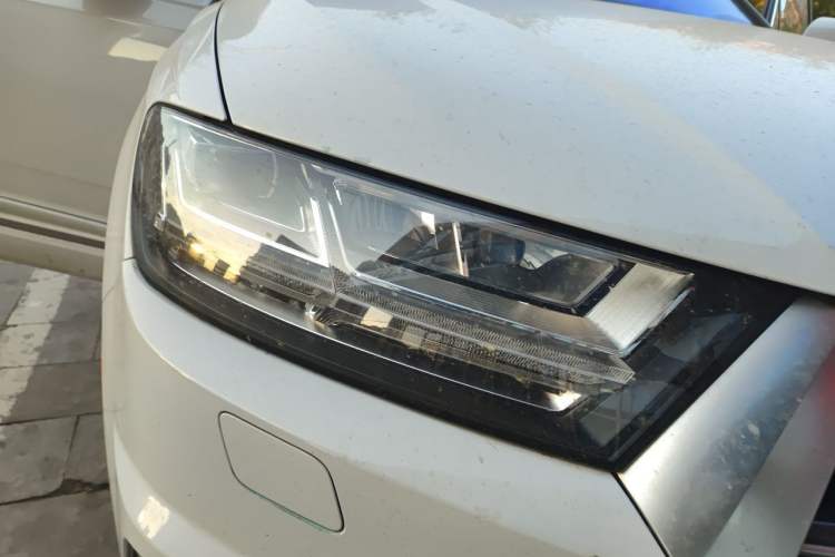 Used Audi Q7  Right Front Headlight