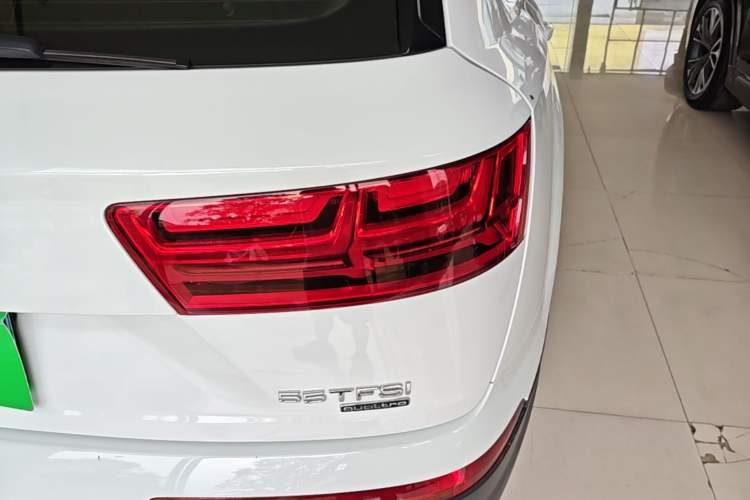 Used Audi Q7 2017 2.0 TFSI 5-seater U.S. specification Right Rear Taillight