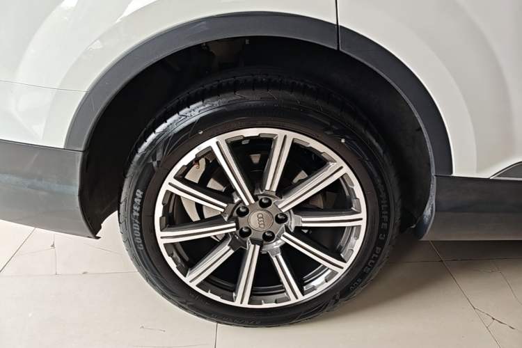 Used Audi Q7 2017 2.0 TFSI 5-seater U.S. specification Right Rear Wheel Hub