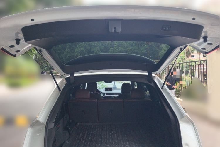 Used Audi Q7  Trunk