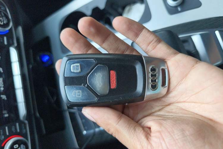 Used Audi Q7  Vehicle Key