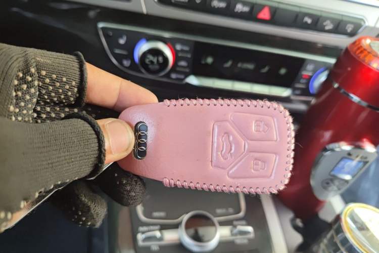 Used Audi Q7  Vehicle Key