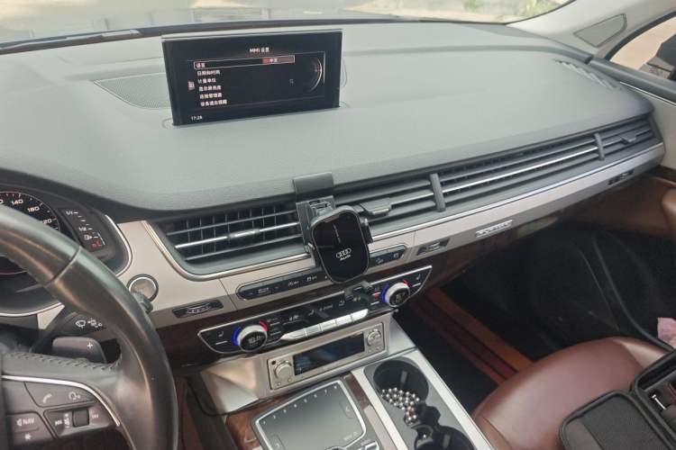 Used Audi Q7 2018 45 TFSI S line Sport Edition Audio And AC Panel