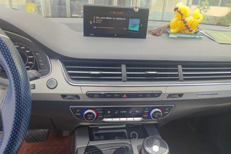 Used Audi Q7 2018 40 TFSI Comfort Model Audio And AC Panel