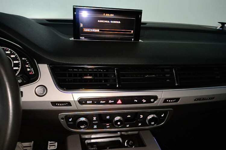 Used Audi Q7 2018 45 TFSI Technology Edition Audio And AC Panel
