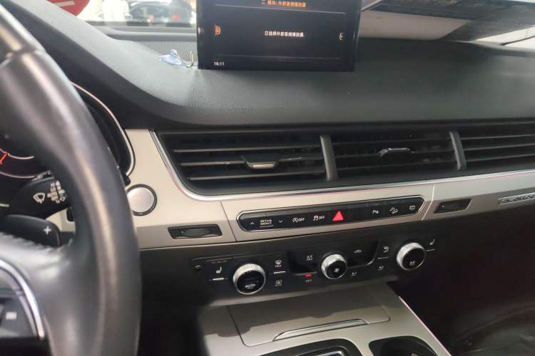 Used Audi Q7 2018 45 TFSI Technology Edition Audio And AC Panel