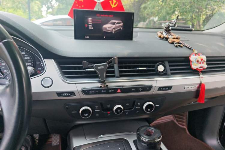 Used Audi Q7  Audio And AC Panel