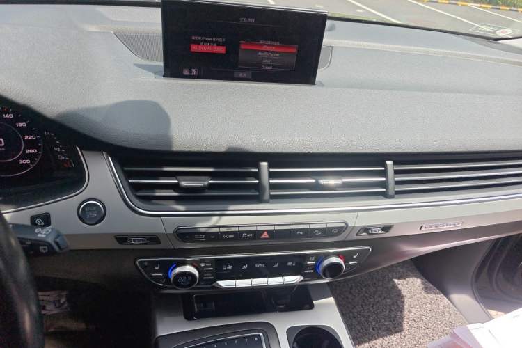 Used Audi Q7 2018 40 TFSI Comfort Model Audio And AC Panel