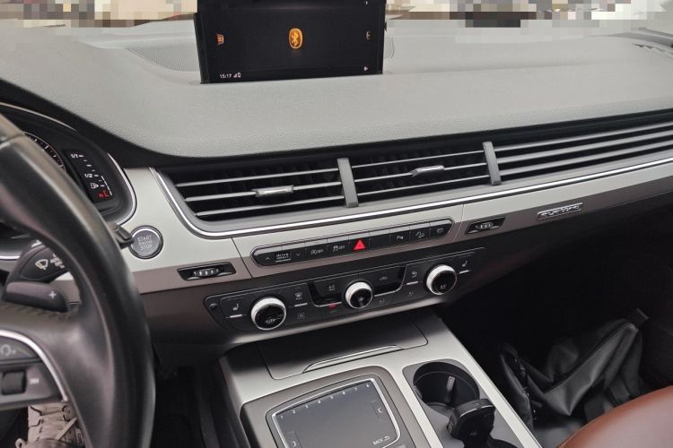 Used Audi Q7 2018 40 TFSI Comfort Model Audio And AC Panel